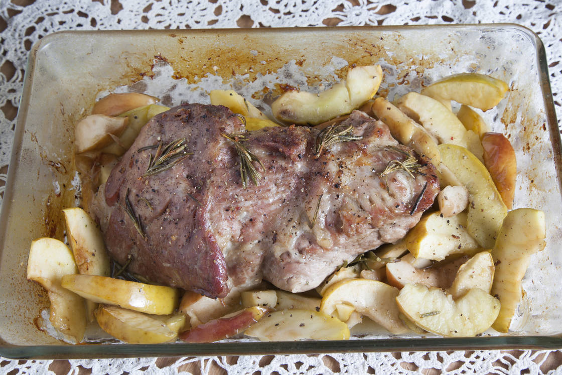Свинина с розмарином, яблоками и сидром — процесс приготовления, фото 3 Свинина с розмарином, яблоками и сидром — процесс приготовления, фото 3